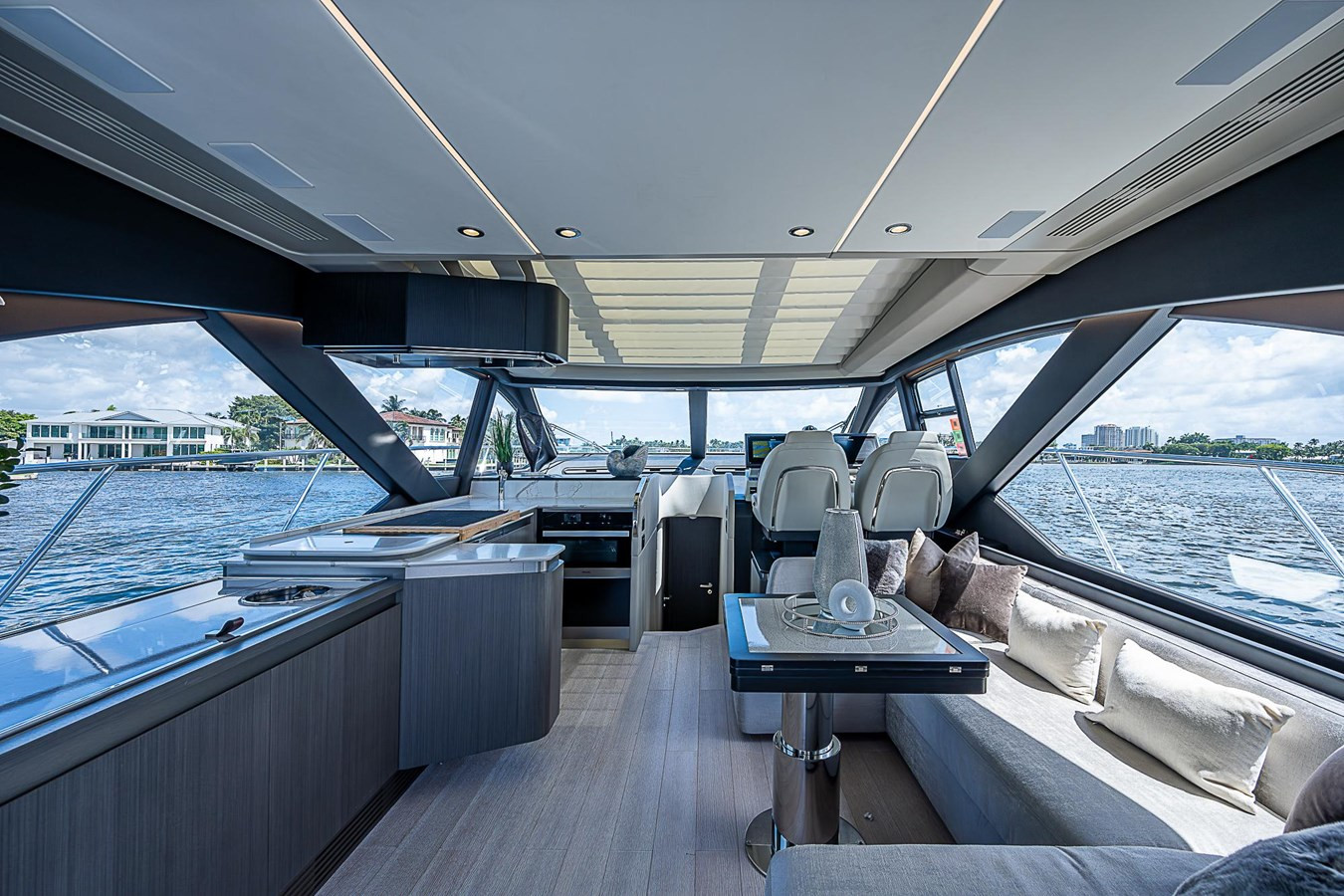 https://arconyachts.ams3.digitaloceanspaces.com/117202/conversions/large_4389307-optimize.jpg