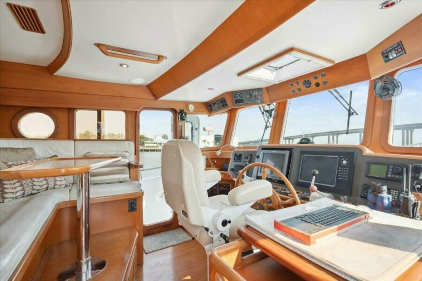 https://arconyachts.ams3.digitaloceanspaces.com/117203/conversions/large_4855167-optimize.jpg