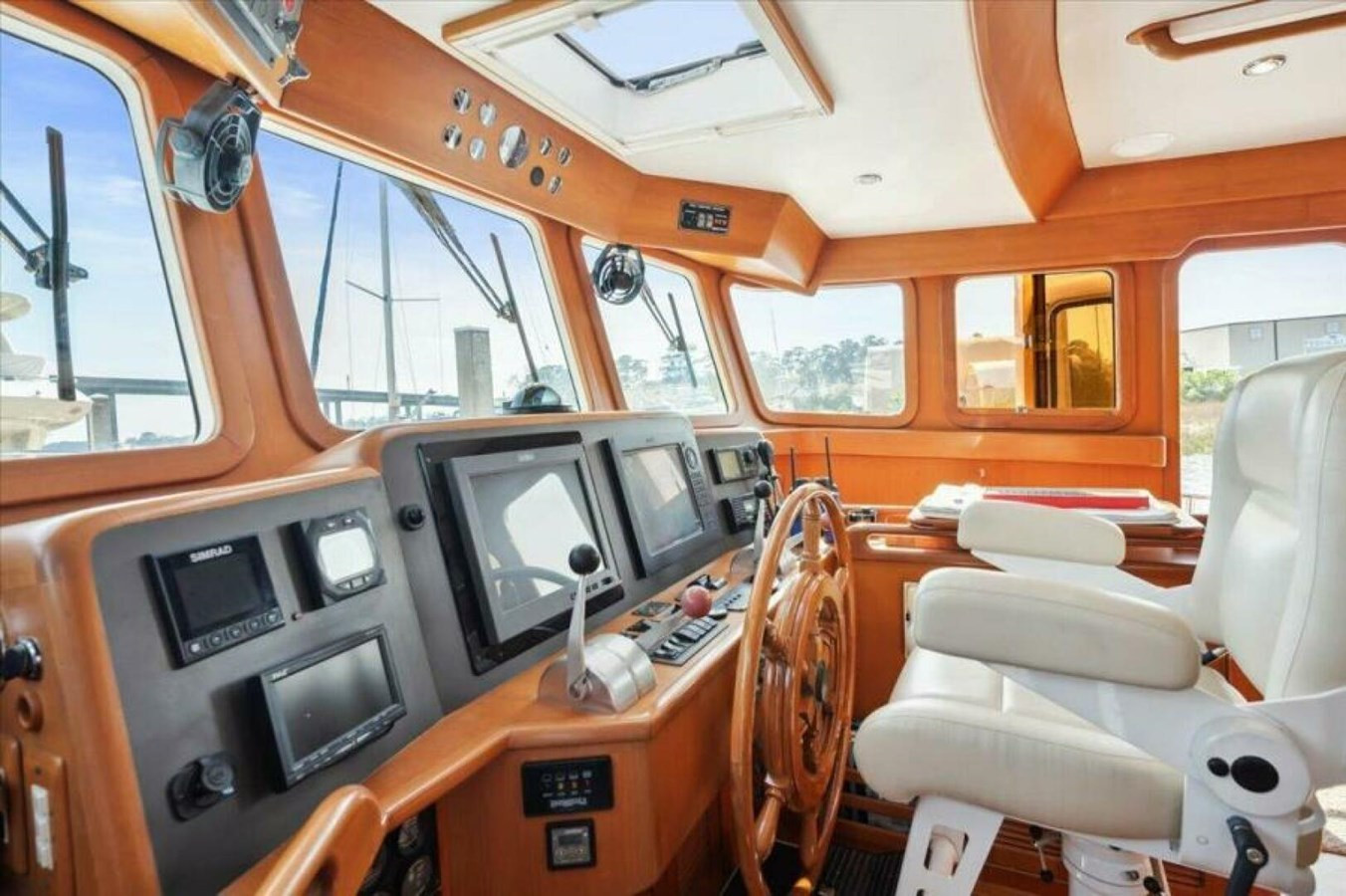 https://arconyachts.ams3.digitaloceanspaces.com/117215/conversions/large_4855171-optimize.jpg