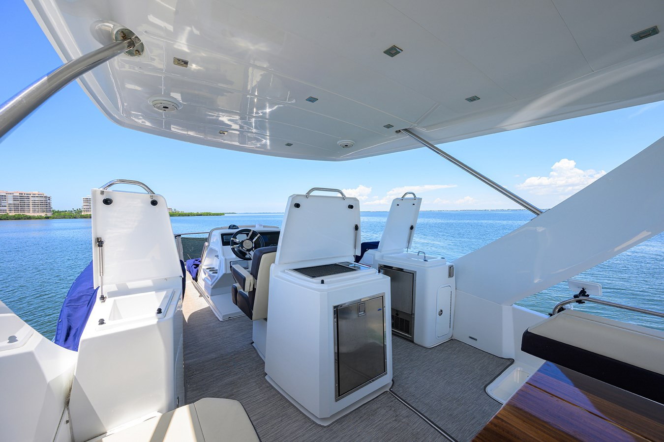 https://arconyachts.ams3.digitaloceanspaces.com/117216/conversions/large_4782861-optimize.jpg