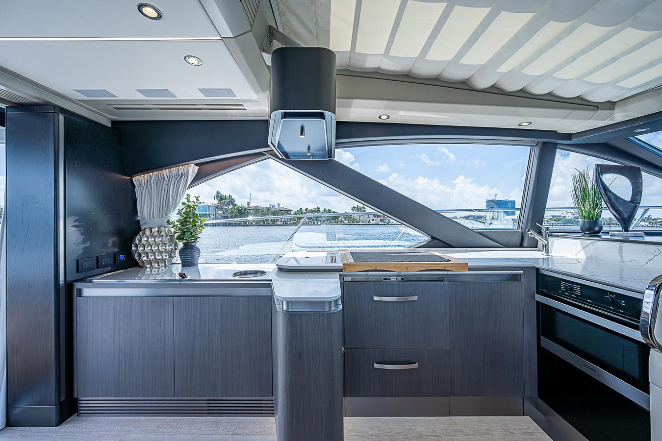https://arconyachts.ams3.digitaloceanspaces.com/117217/conversions/large_4389312-optimize.jpg