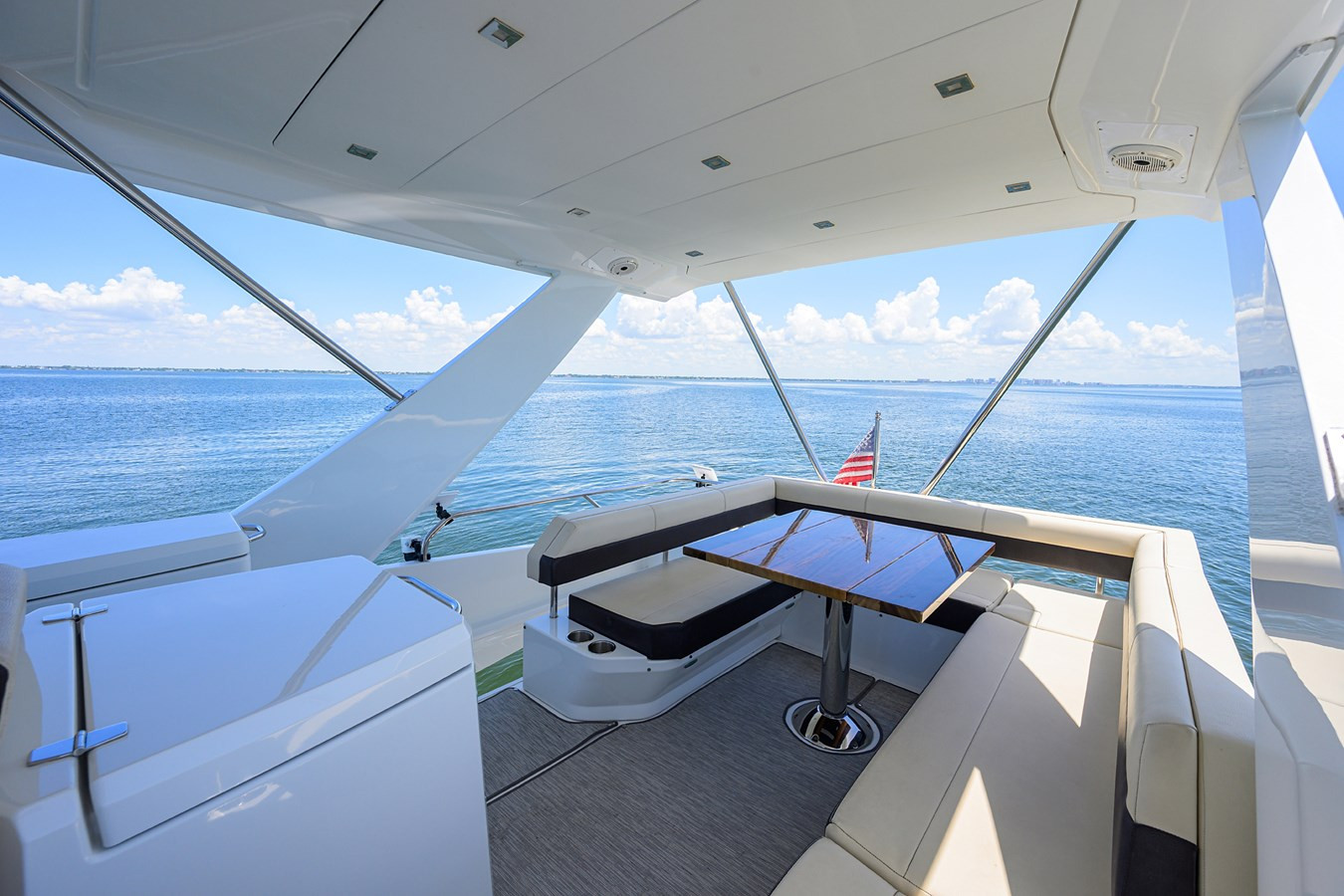 https://arconyachts.ams3.digitaloceanspaces.com/117222/conversions/large_4782863-optimize.jpg