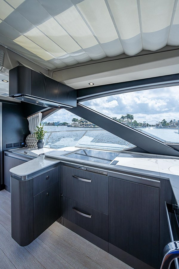 https://arconyachts.ams3.digitaloceanspaces.com/117223/conversions/large_4389314-optimize.jpg