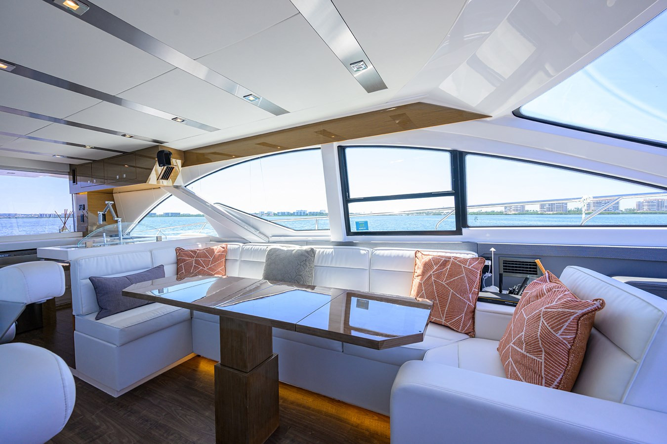 https://arconyachts.ams3.digitaloceanspaces.com/117252/conversions/large_4782873-optimize.jpg