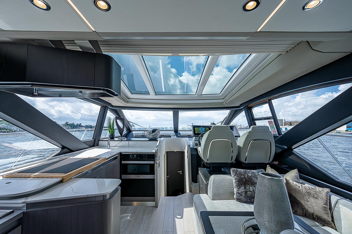 https://arconyachts.ams3.digitaloceanspaces.com/117254/conversions/large_4389324-optimize.jpg