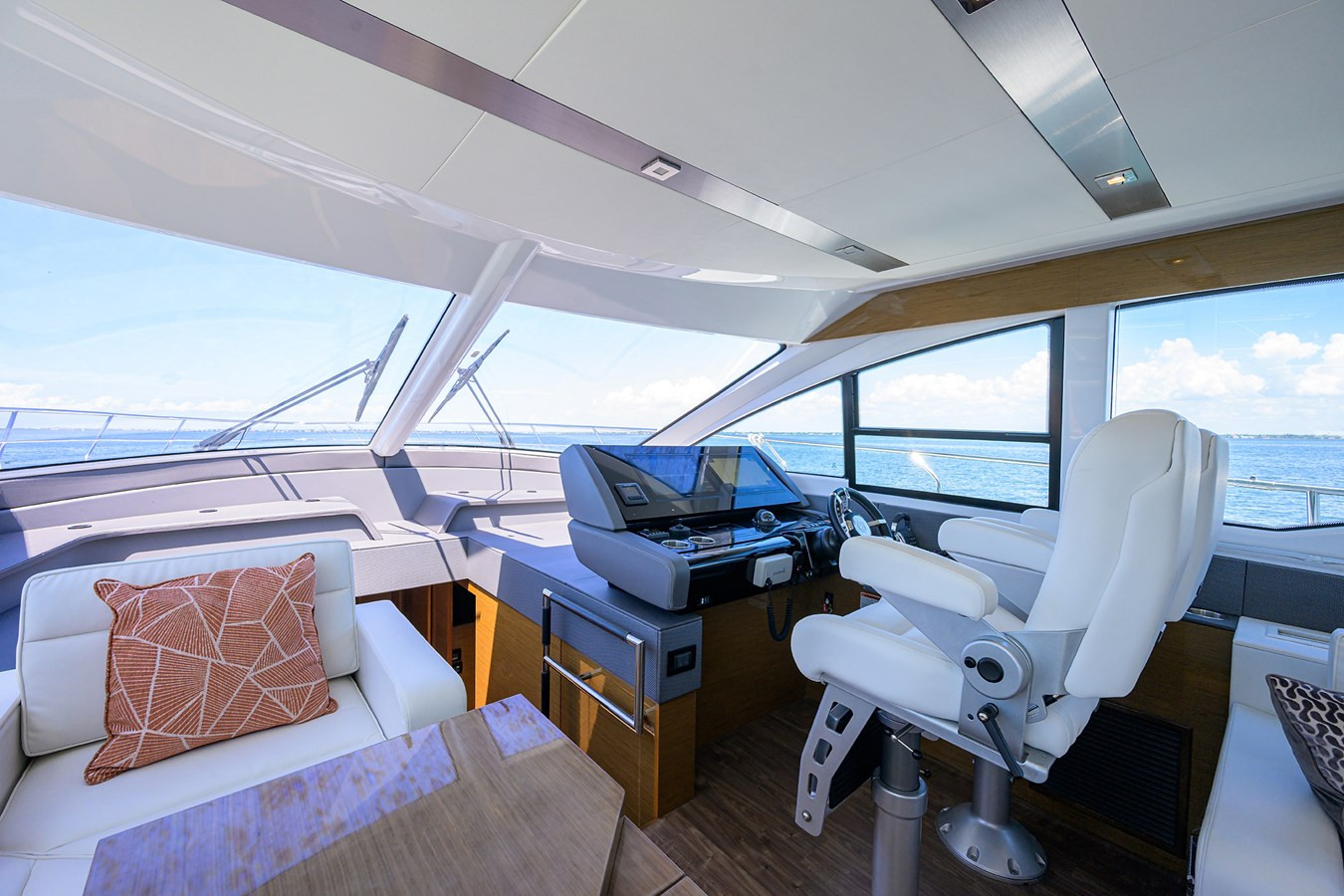 https://arconyachts.ams3.digitaloceanspaces.com/117256/conversions/large_4782874-optimize.jpg