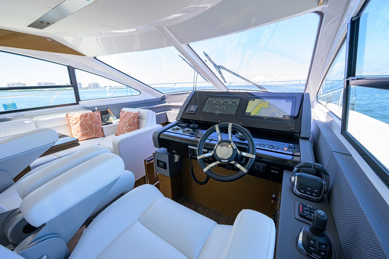 https://arconyachts.ams3.digitaloceanspaces.com/117259/conversions/large_4782875-optimize.jpg