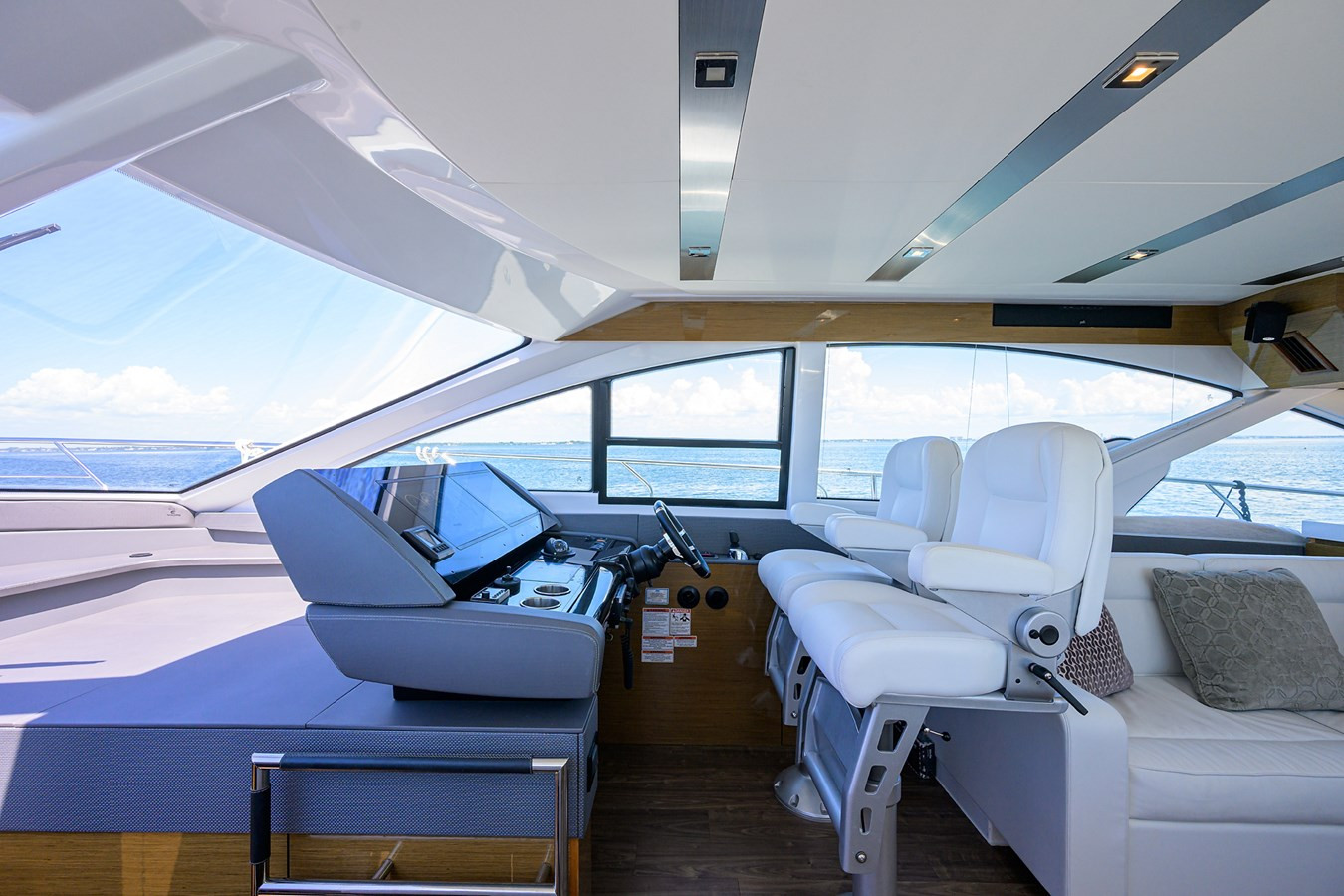 https://arconyachts.ams3.digitaloceanspaces.com/117262/conversions/large_4782876-optimize.jpg