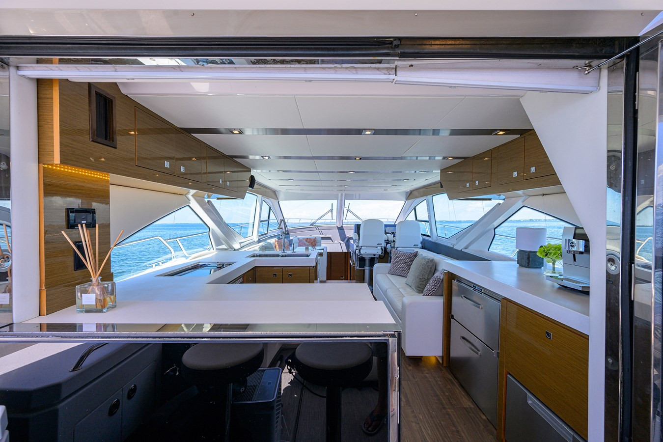 https://arconyachts.ams3.digitaloceanspaces.com/117271/conversions/large_4782879-optimize.jpg
