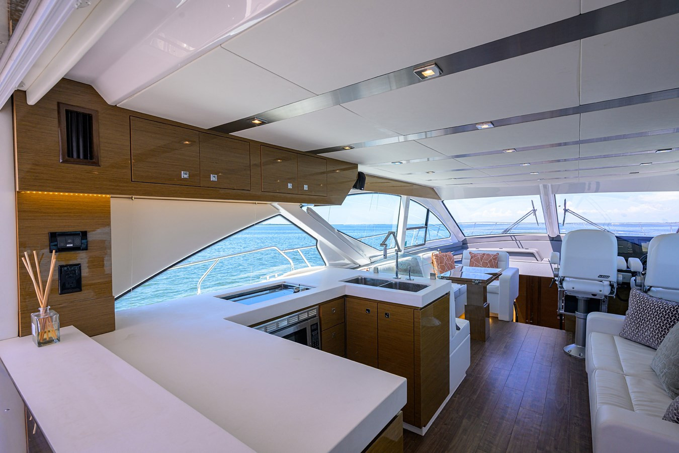 https://arconyachts.ams3.digitaloceanspaces.com/117274/conversions/large_4782880-optimize.jpg