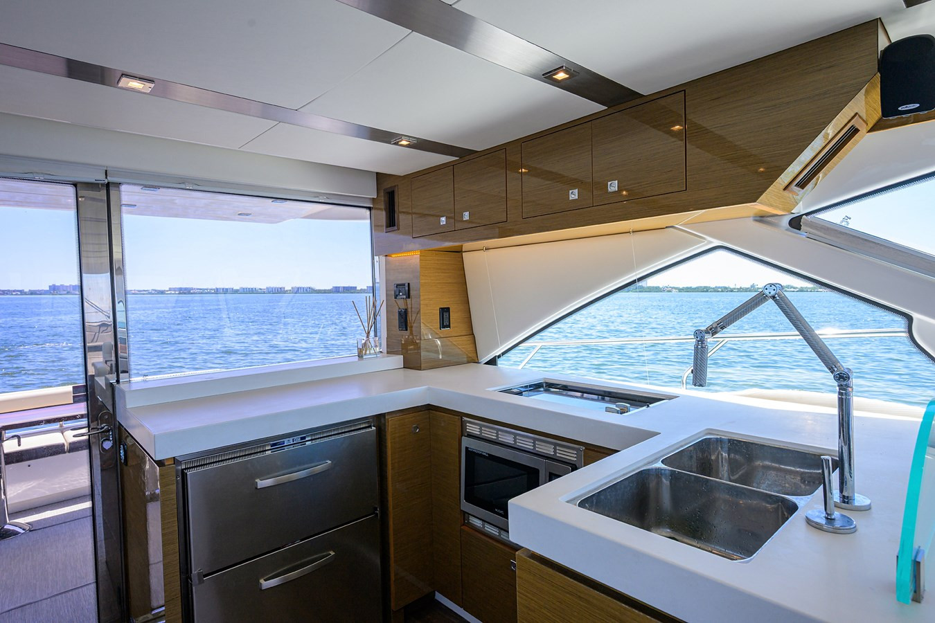 https://arconyachts.ams3.digitaloceanspaces.com/117286/conversions/large_4782884-optimize.jpg