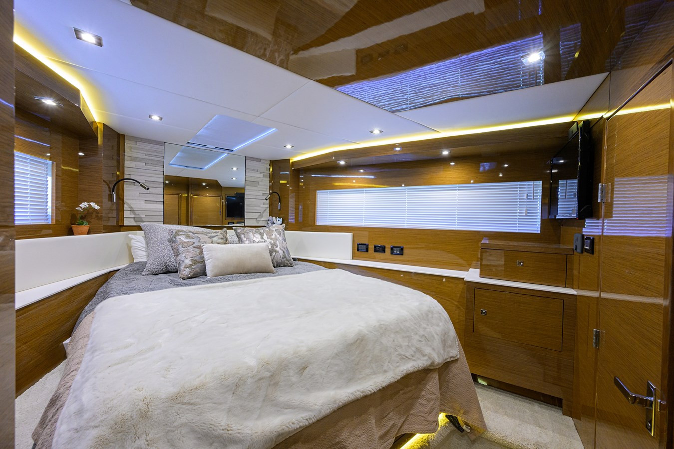 https://arconyachts.ams3.digitaloceanspaces.com/117308/conversions/large_4782894-optimize.jpg