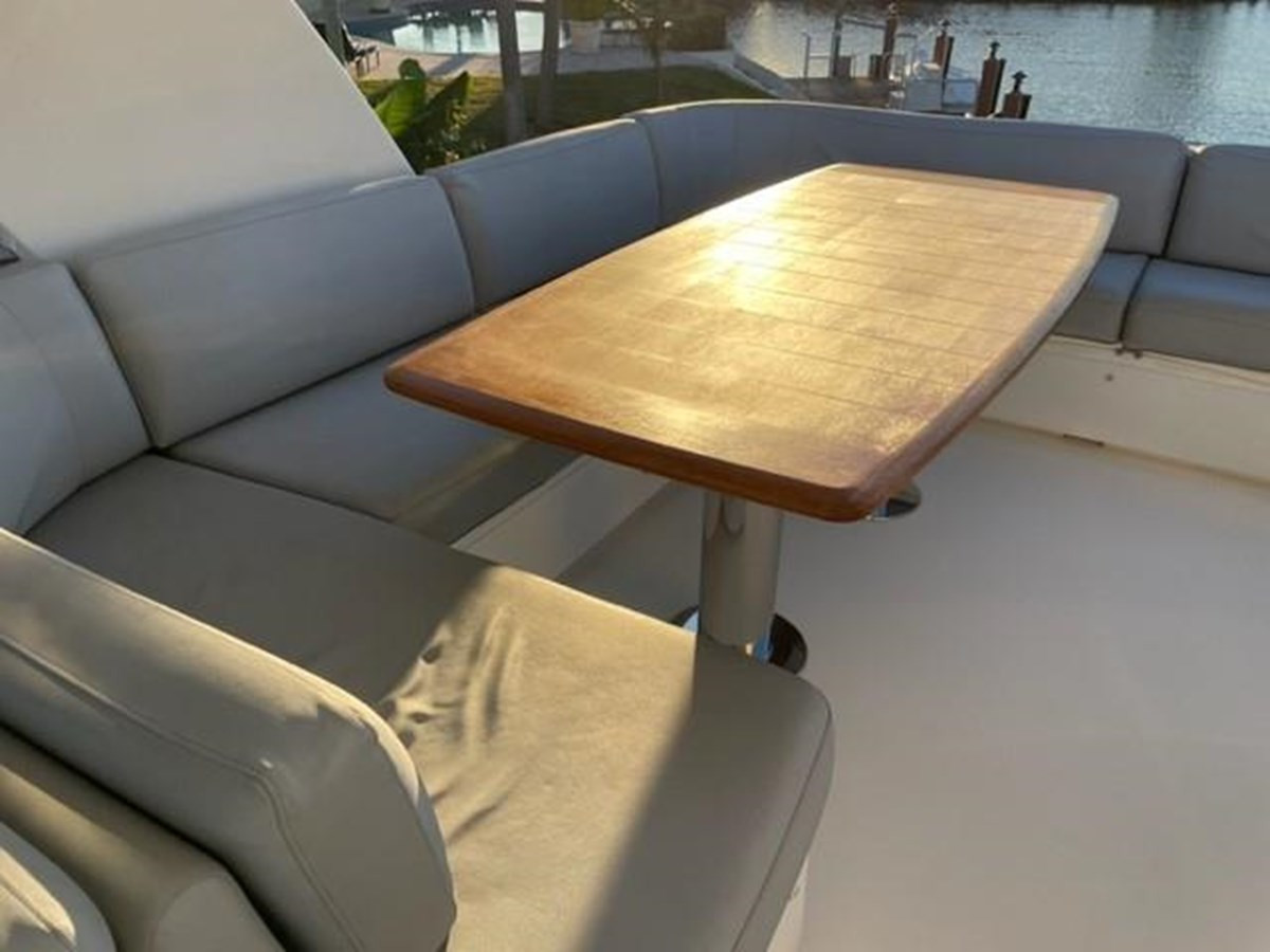 https://arconyachts.ams3.digitaloceanspaces.com/117355/conversions/large_3721873-optimize.jpg