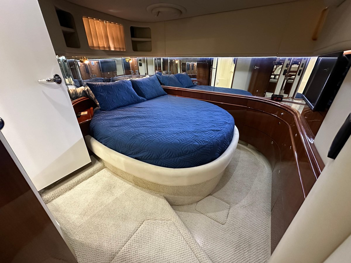https://arconyachts.ams3.digitaloceanspaces.com/117421/conversions/large_4369965-optimize.jpg