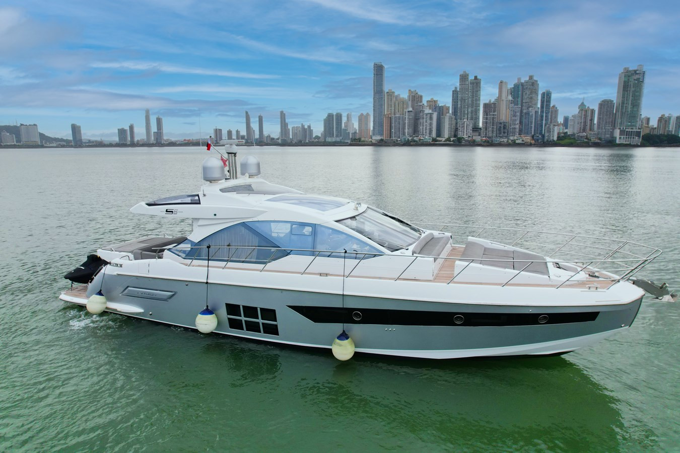 https://arconyachts.ams3.digitaloceanspaces.com/117511/conversions/large_4856978-optimize.jpg