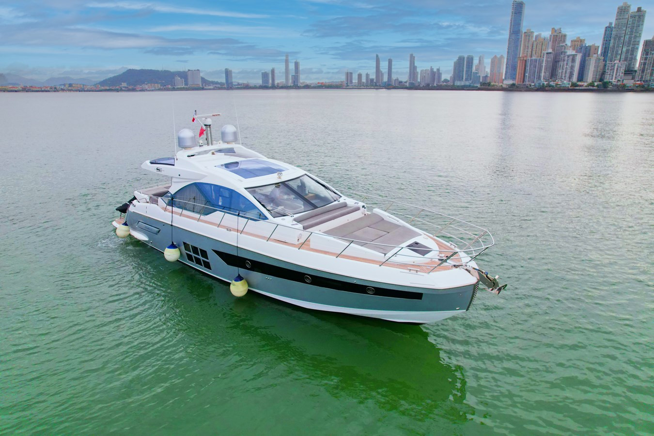 https://arconyachts.ams3.digitaloceanspaces.com/117516/conversions/large_4856974-optimize.jpg