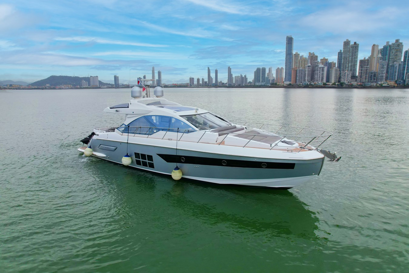 https://arconyachts.ams3.digitaloceanspaces.com/117525/conversions/large_4856977-optimize.jpg
