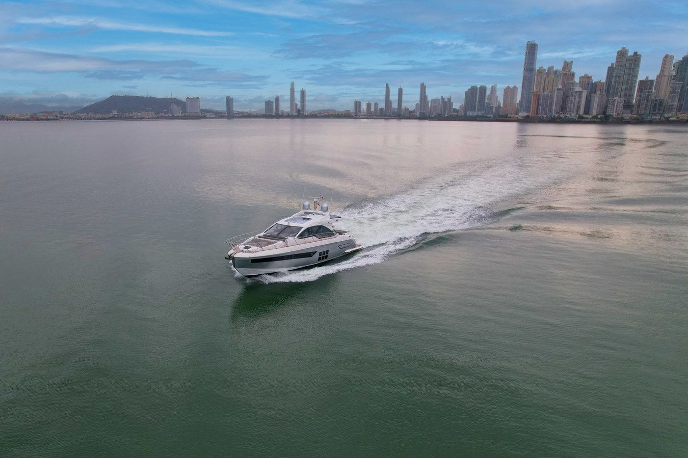 https://arconyachts.ams3.digitaloceanspaces.com/117528/conversions/large_4856971-optimize.jpg