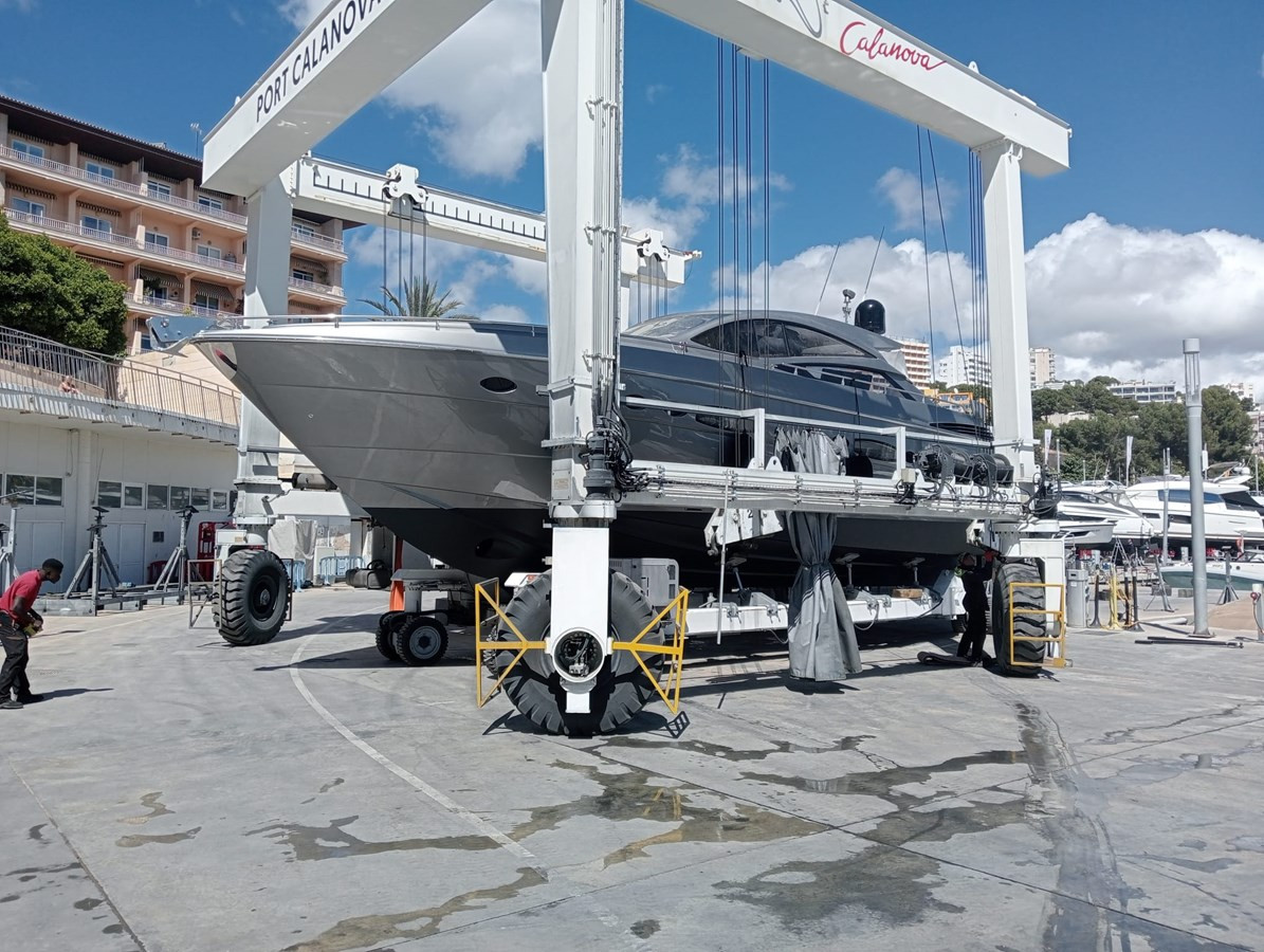 https://arconyachts.ams3.digitaloceanspaces.com/117657/conversions/large_4191916-optimize.jpg