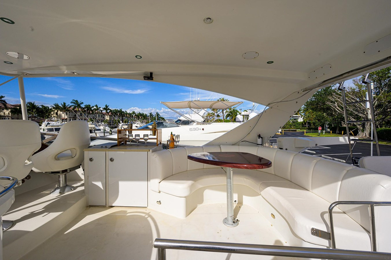 https://arconyachts.ams3.digitaloceanspaces.com/117727/conversions/large_3267654-optimize.jpg