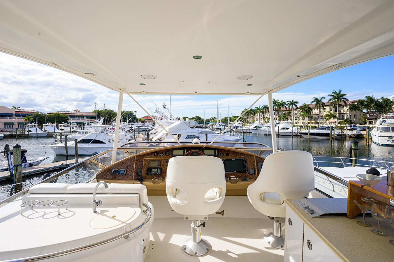 https://arconyachts.ams3.digitaloceanspaces.com/117745/conversions/large_3267660-optimize.jpg