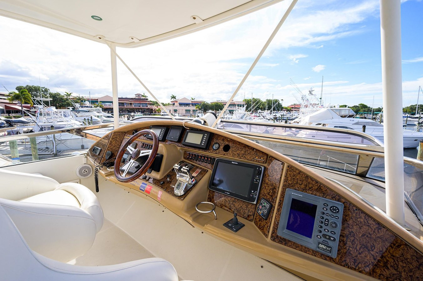 https://arconyachts.ams3.digitaloceanspaces.com/117754/conversions/large_3267663-optimize.jpg