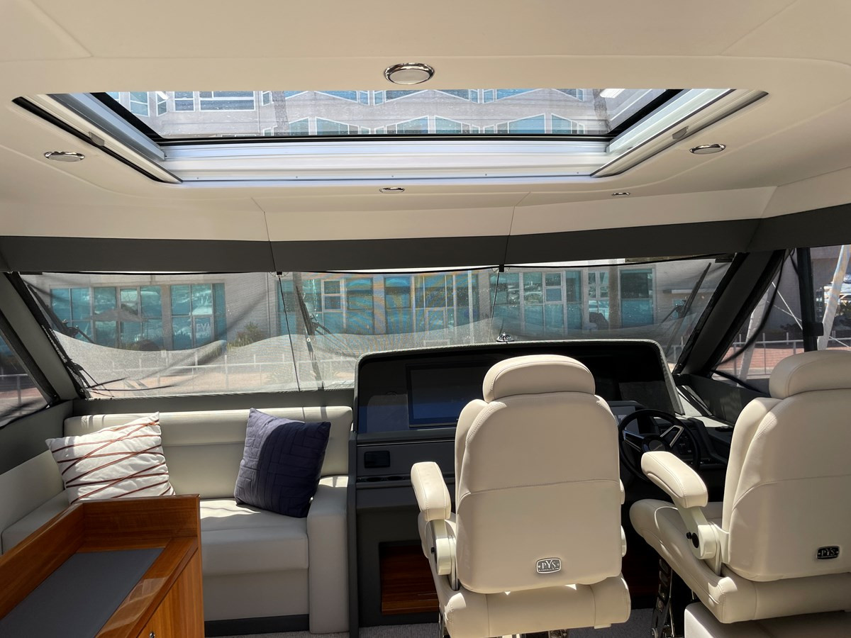 https://arconyachts.ams3.digitaloceanspaces.com/117790/conversions/large_3556085-optimize.jpg