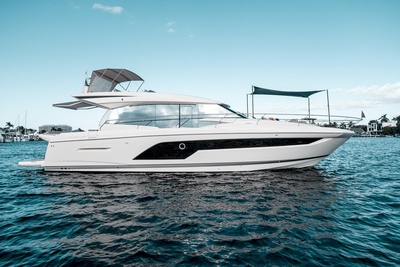 https://arconyachts.ams3.digitaloceanspaces.com/117824/conversions/large_3652839-optimize.jpg