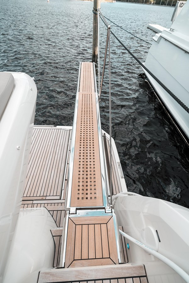 https://arconyachts.ams3.digitaloceanspaces.com/117859/conversions/large_3652851-optimize.jpg