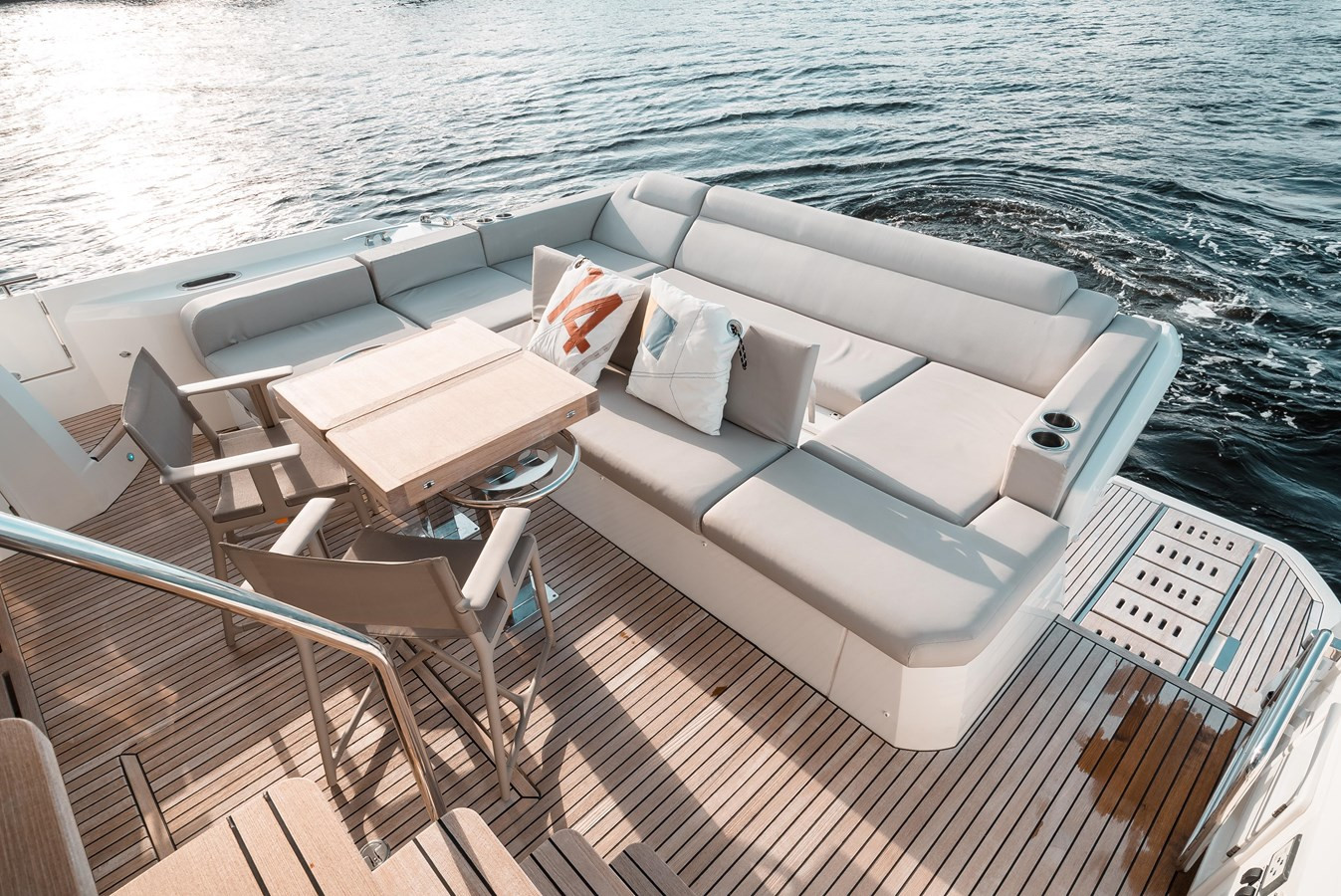 https://arconyachts.ams3.digitaloceanspaces.com/117861/conversions/large_3652852-optimize.jpg