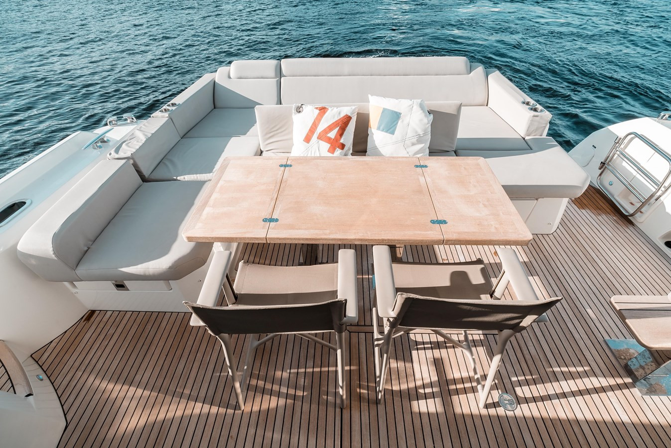 https://arconyachts.ams3.digitaloceanspaces.com/117865/conversions/large_3652854-optimize.jpg
