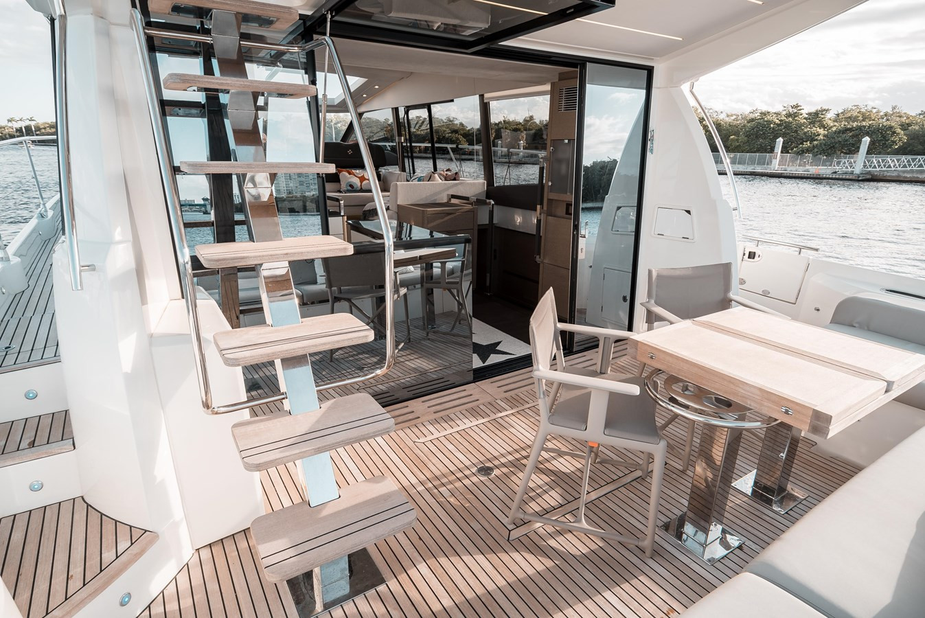 https://arconyachts.ams3.digitaloceanspaces.com/117867/conversions/large_3652855-optimize.jpg