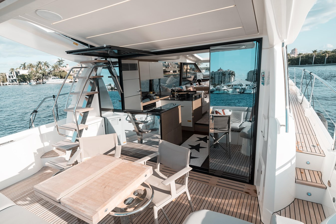 https://arconyachts.ams3.digitaloceanspaces.com/117870/conversions/large_3652856-optimize.jpg