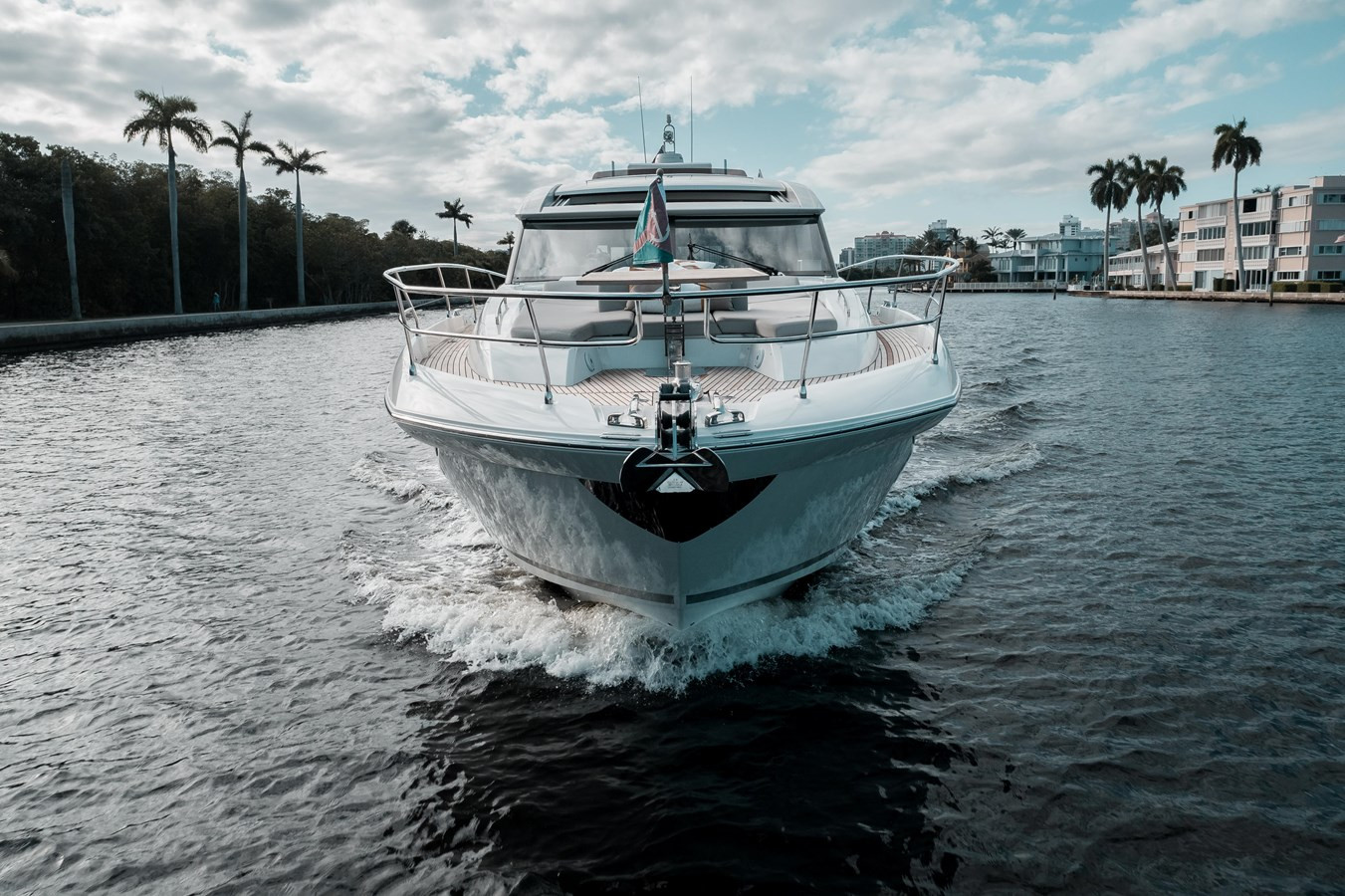 https://arconyachts.ams3.digitaloceanspaces.com/117917/conversions/large_3652873-optimize.jpg