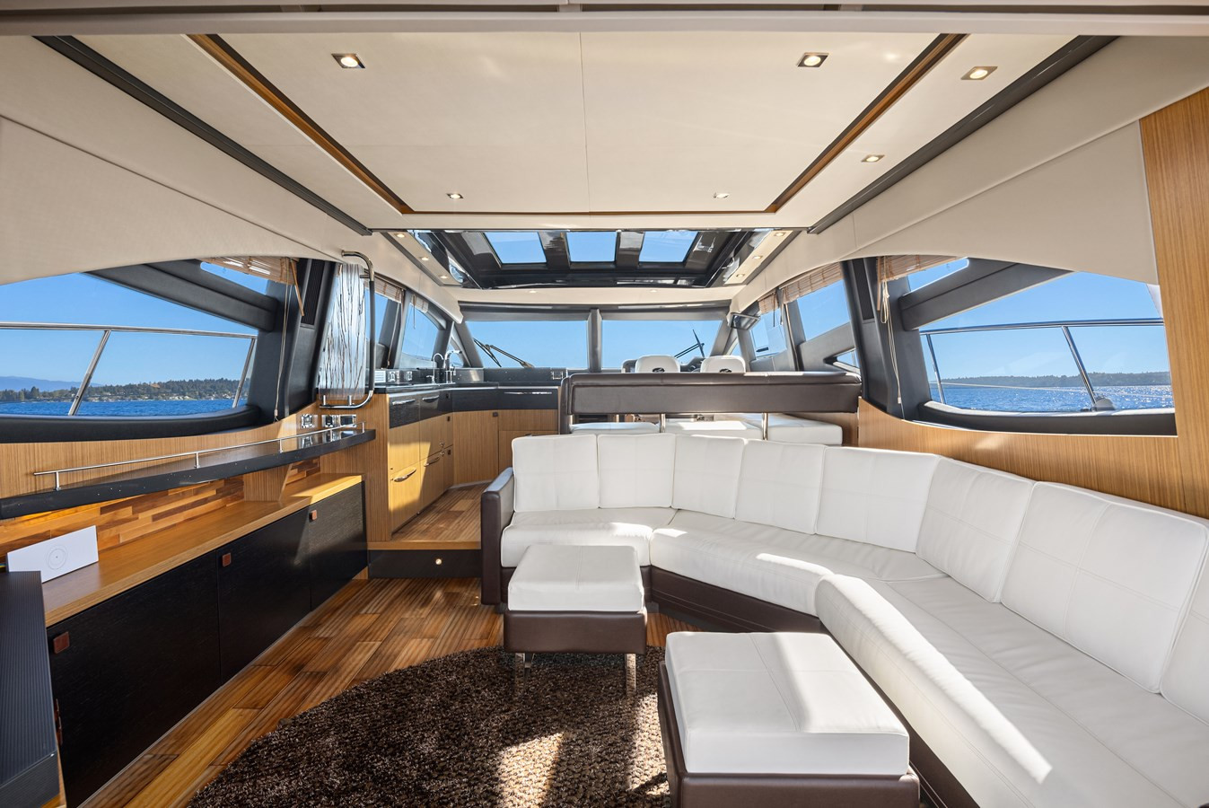https://arconyachts.ams3.digitaloceanspaces.com/117925/conversions/large_4327183-optimize.jpg