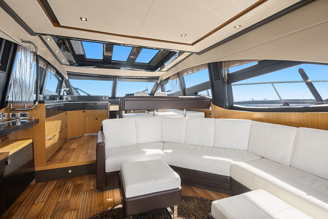 https://arconyachts.ams3.digitaloceanspaces.com/117931/conversions/large_4327185-optimize.jpg