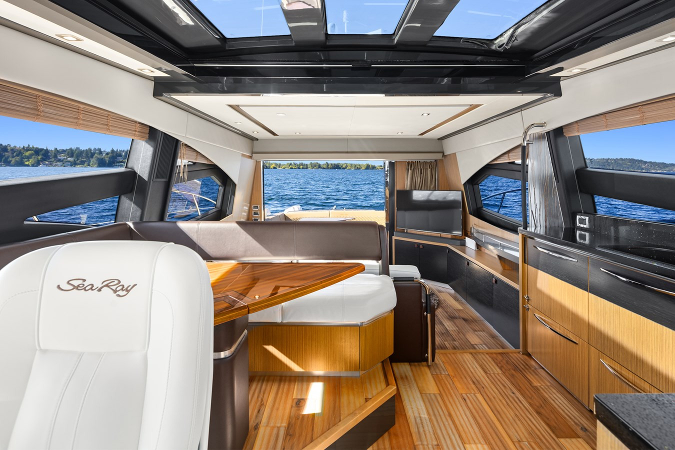 https://arconyachts.ams3.digitaloceanspaces.com/117954/conversions/large_4327193-optimize.jpg