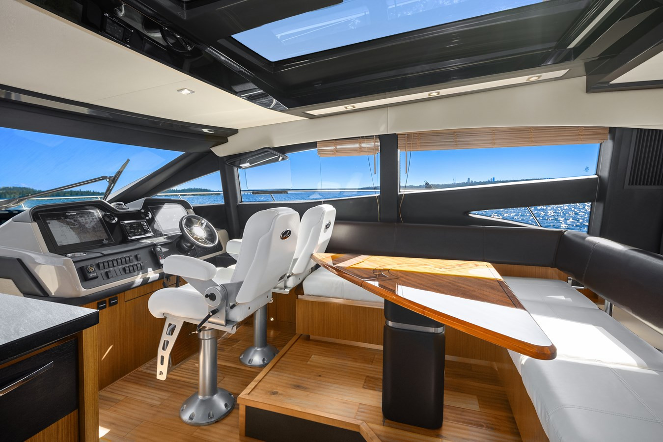 https://arconyachts.ams3.digitaloceanspaces.com/117957/conversions/large_4327194-optimize.jpg
