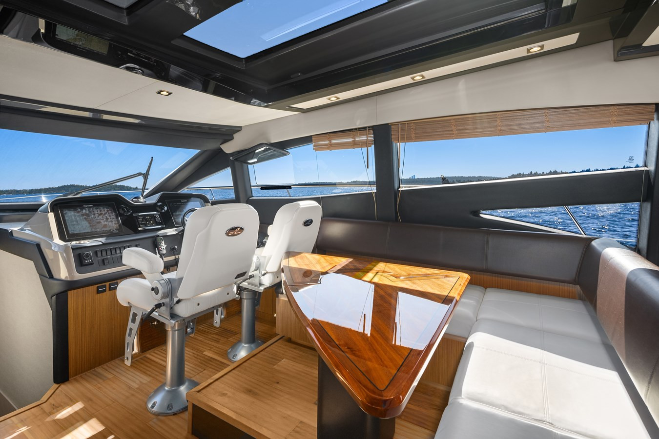 https://arconyachts.ams3.digitaloceanspaces.com/117960/conversions/large_4327195-optimize.jpg