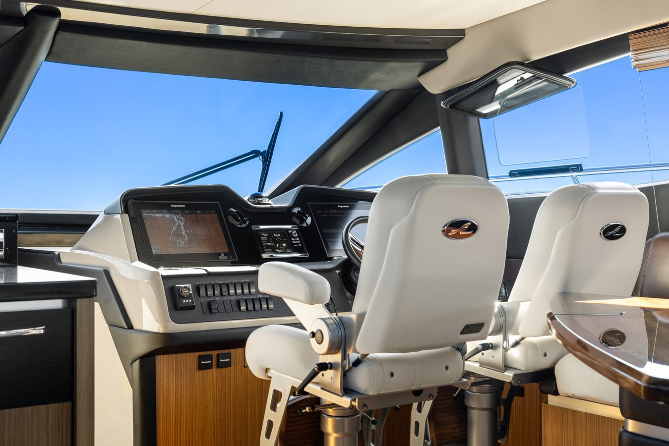 https://arconyachts.ams3.digitaloceanspaces.com/117963/conversions/large_4327196-optimize.jpg