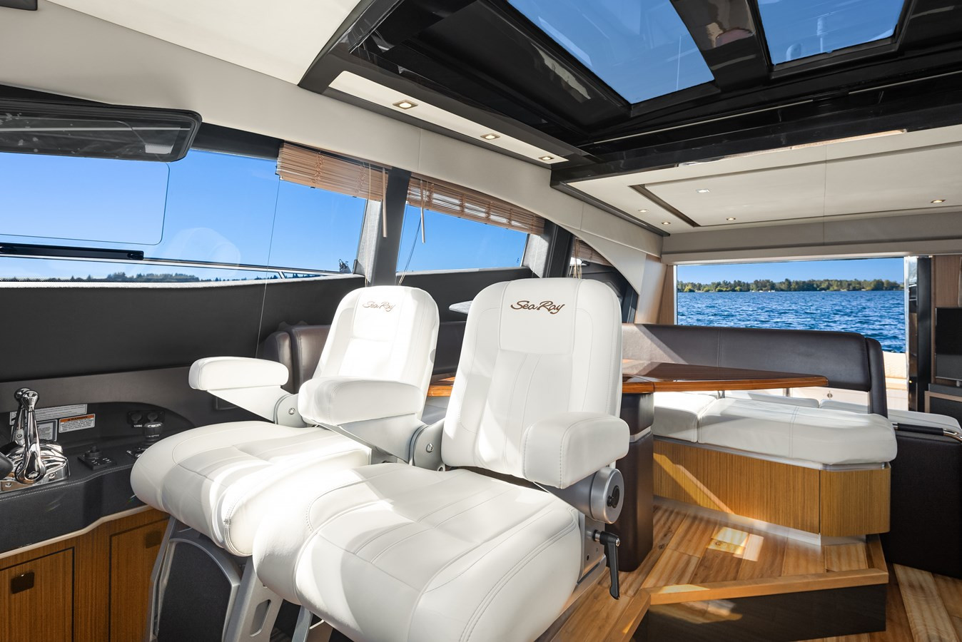 https://arconyachts.ams3.digitaloceanspaces.com/117966/conversions/large_4327197-optimize.jpg