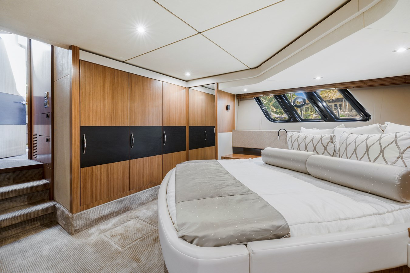 https://arconyachts.ams3.digitaloceanspaces.com/117967/conversions/large_3791695-optimize.jpg