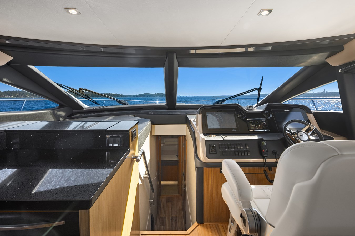 https://arconyachts.ams3.digitaloceanspaces.com/117969/conversions/large_4327198-optimize.jpg