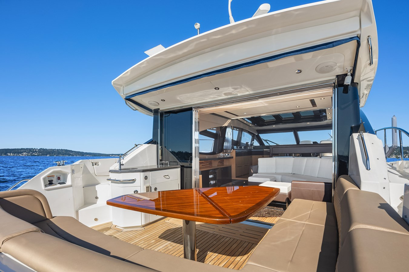 https://arconyachts.ams3.digitaloceanspaces.com/118015/conversions/large_4327215-optimize.jpg