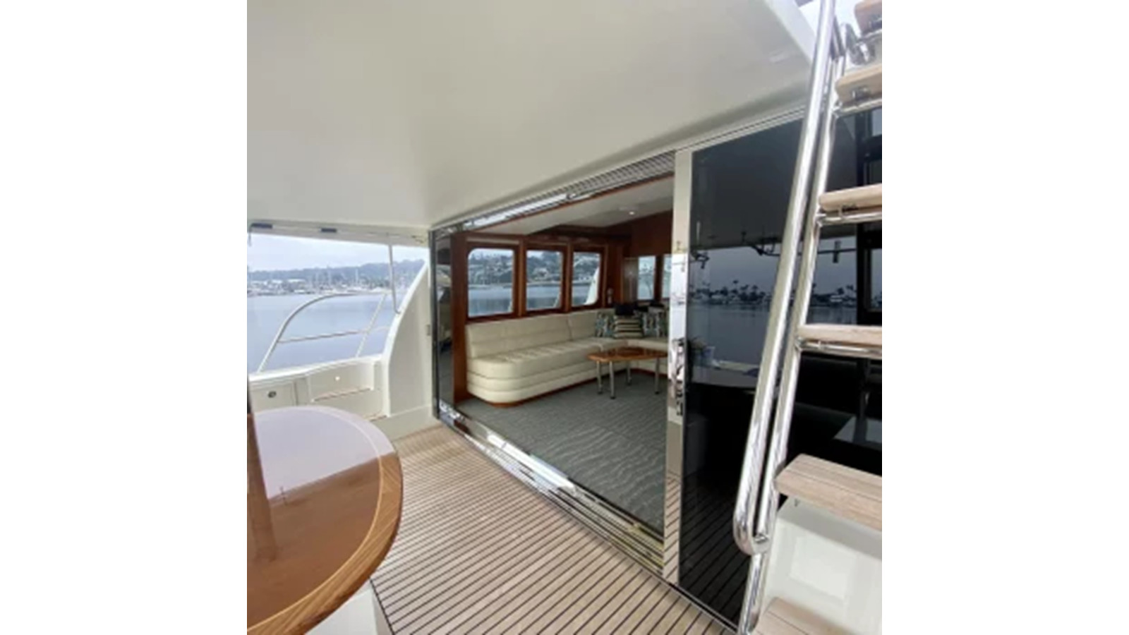 https://arconyachts.ams3.digitaloceanspaces.com/118049/conversions/large_4532750-optimize.jpg