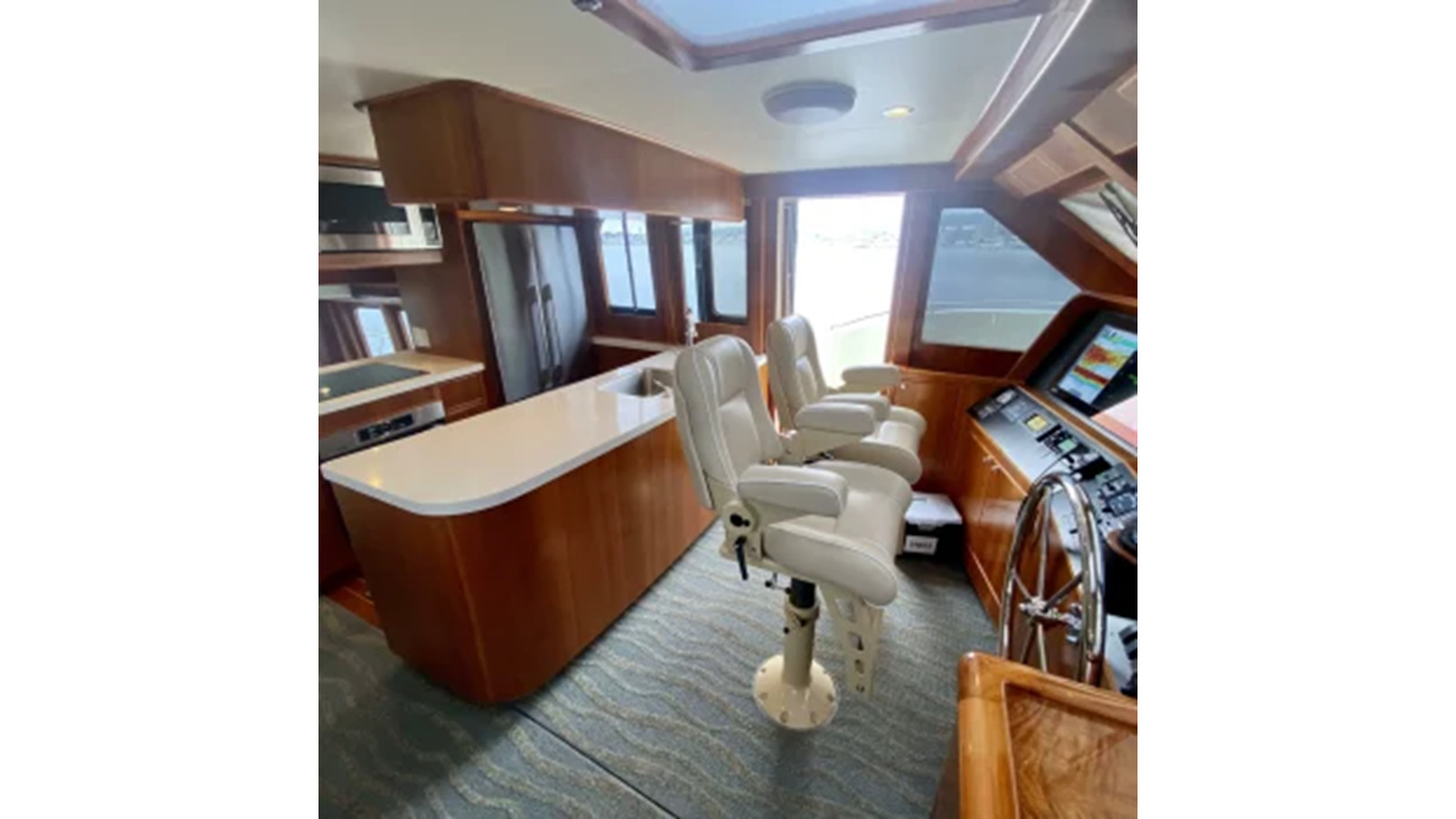 https://arconyachts.ams3.digitaloceanspaces.com/118090/conversions/large_4532763-optimize.jpg