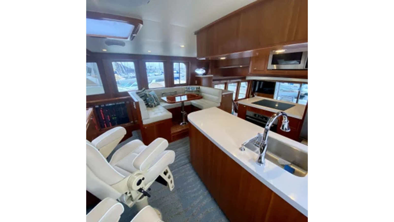 https://arconyachts.ams3.digitaloceanspaces.com/118096/conversions/large_4532765-optimize.jpg