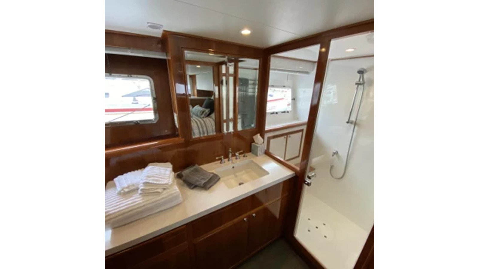 https://arconyachts.ams3.digitaloceanspaces.com/118116/conversions/large_4532772-optimize.jpg