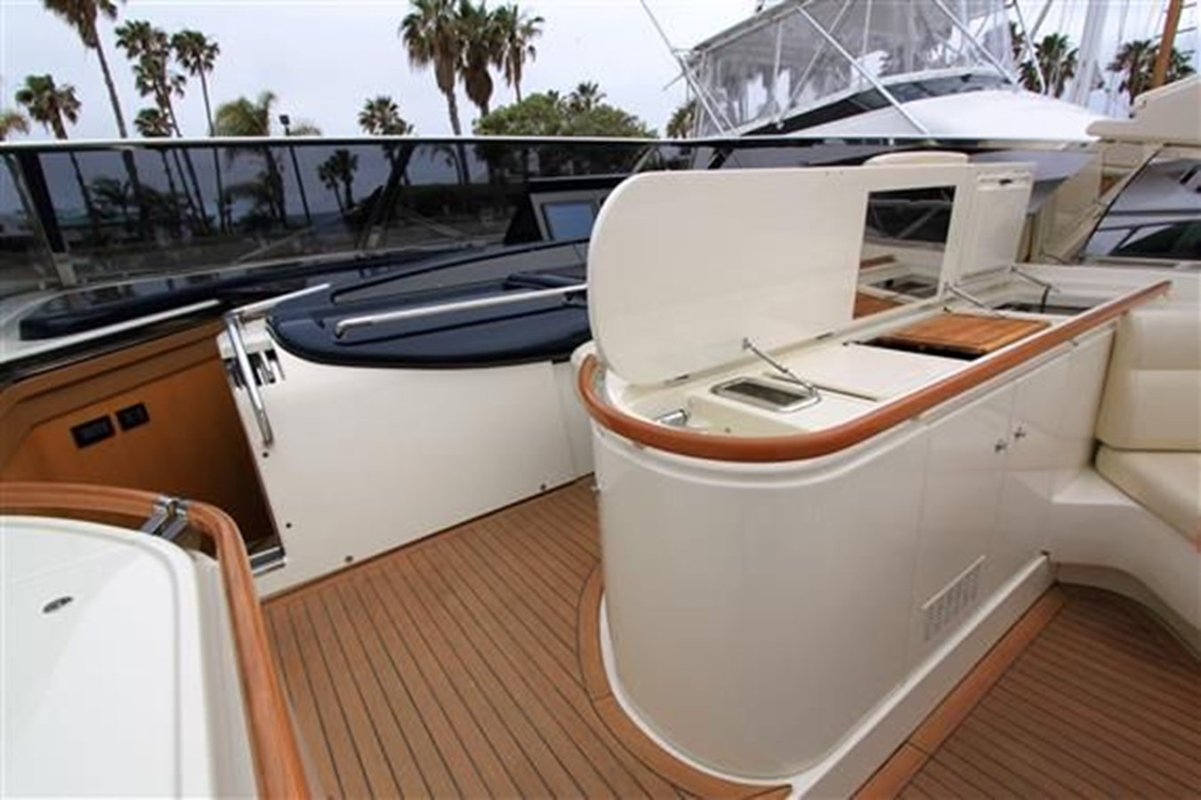 https://arconyachts.ams3.digitaloceanspaces.com/118146/conversions/large_4623736-optimize.jpg