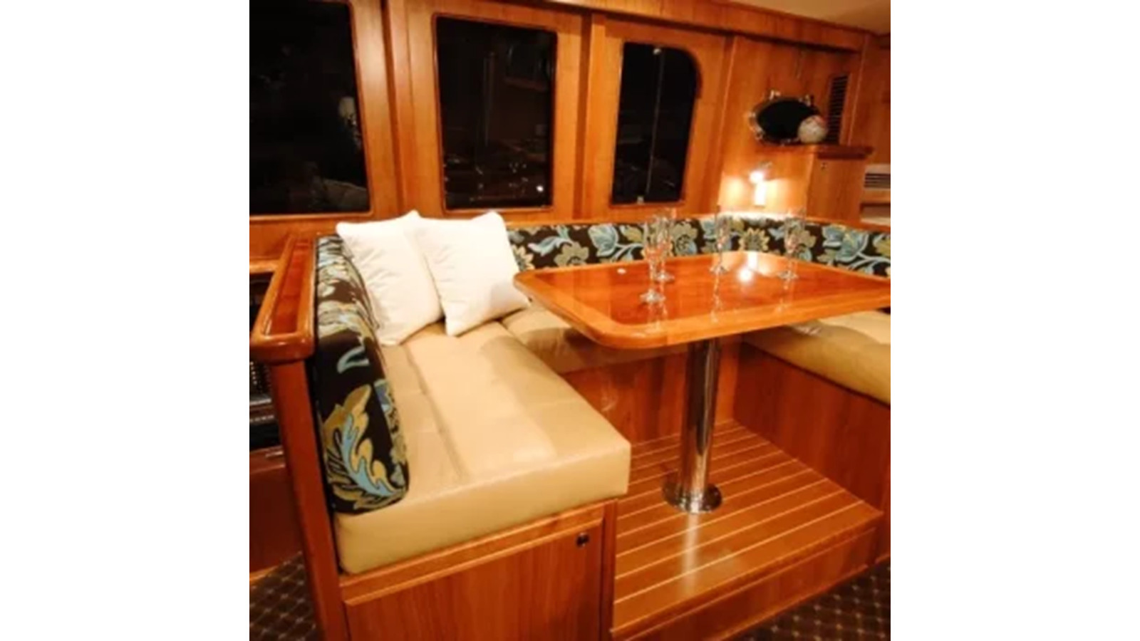 https://arconyachts.ams3.digitaloceanspaces.com/118163/conversions/large_4532788-optimize.jpg